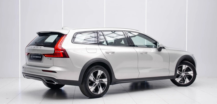 Volvo V60 cena 129899 przebieg: 120000, rok produkcji 2019 z Łódź małe 631